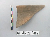 藏品(灰褐色夾砂陶口緣)的圖片